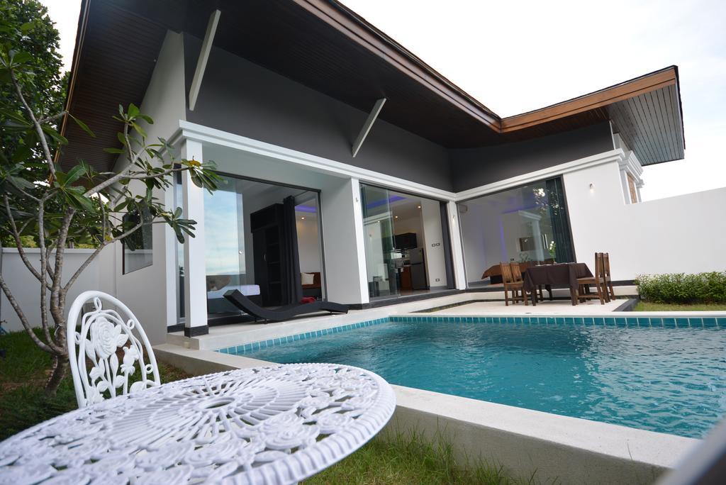 Rocking Chair Pool וילה 'צ'אוונג ביץ