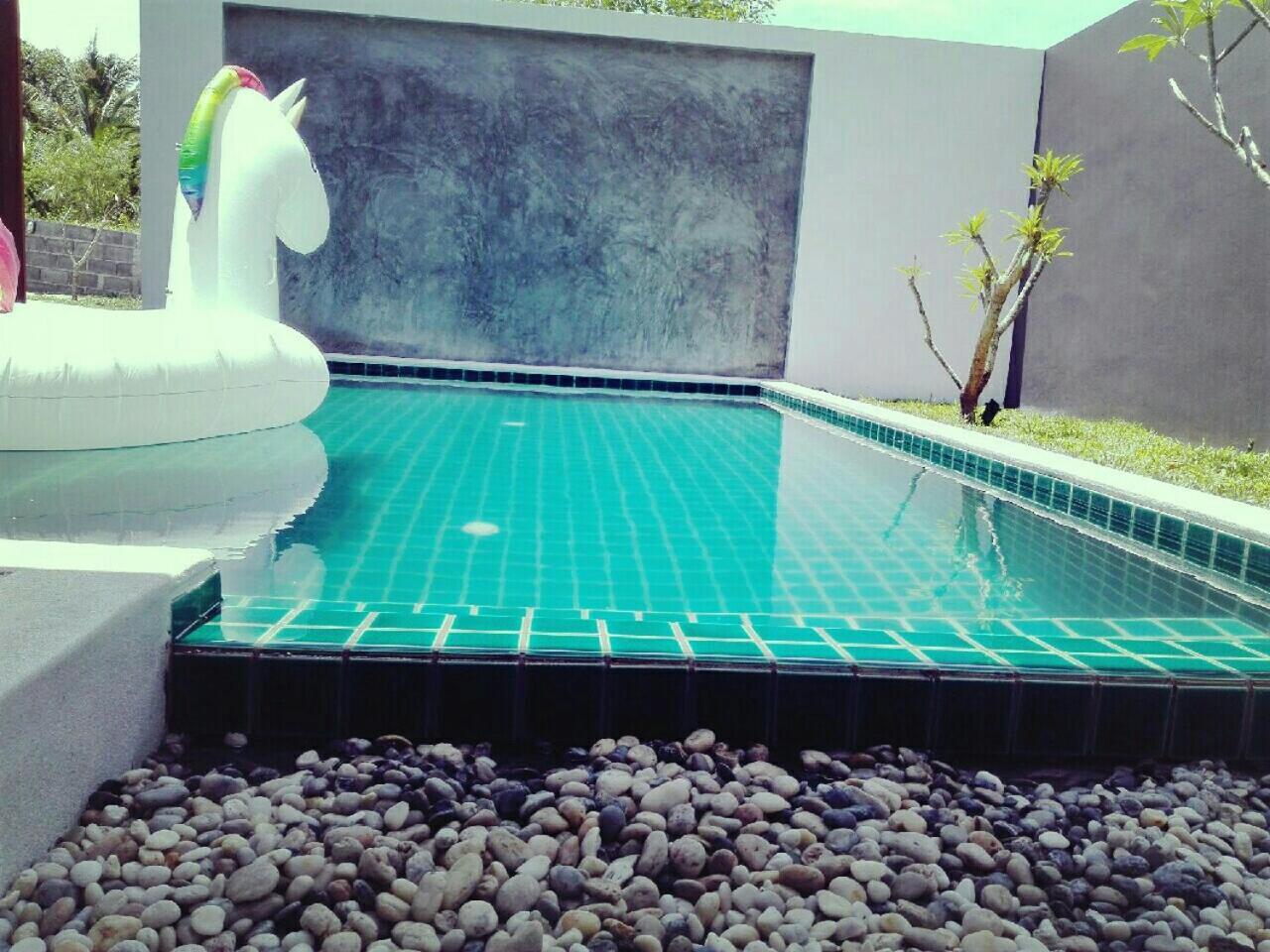 Rocking Chair Pool וילה *